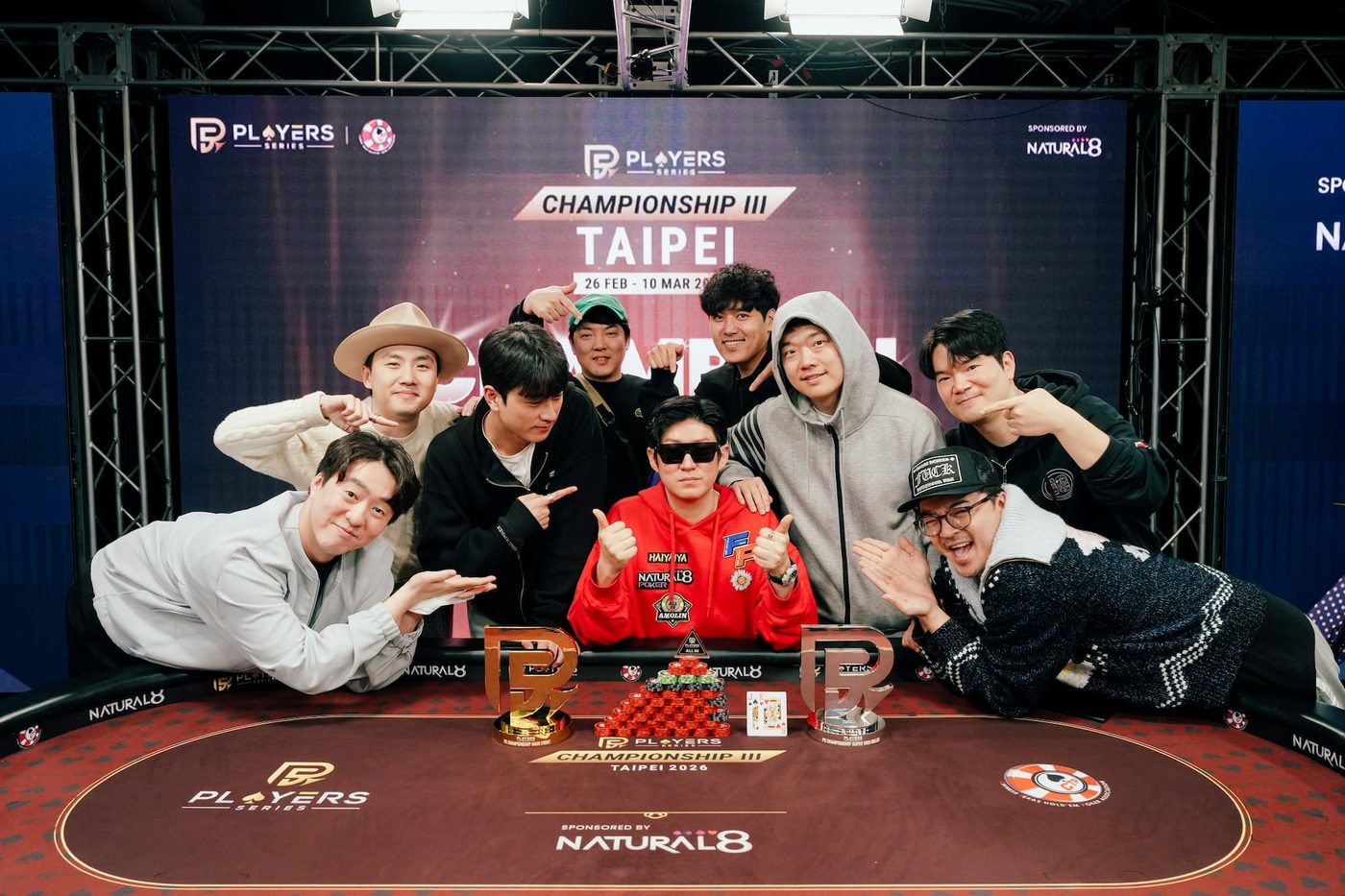 Photo: Kim Kiyoung shares his PS Championship Main Event triumph alongside peers